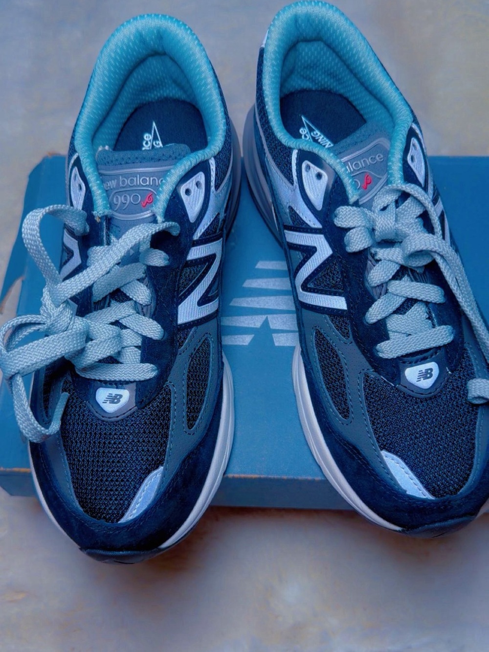 New Balance Women's 990v5 Sneakers - Navy & Light Blue